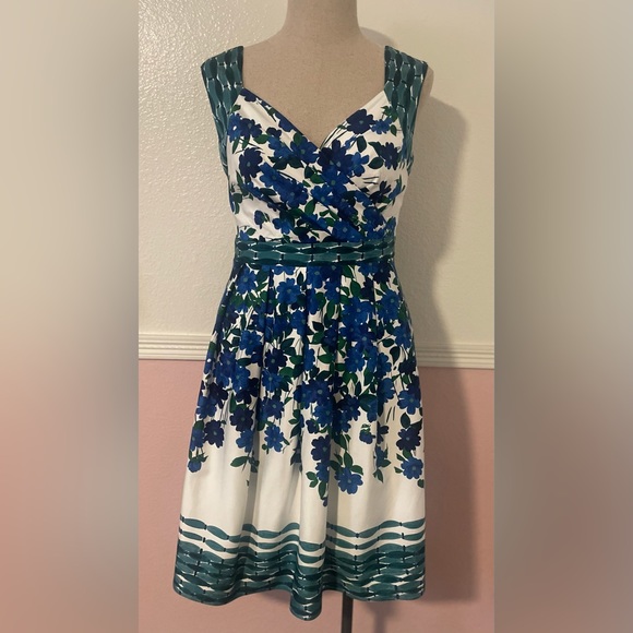 Adrianna Papell Dresses & Skirts - Adrianna Papell dress size 14